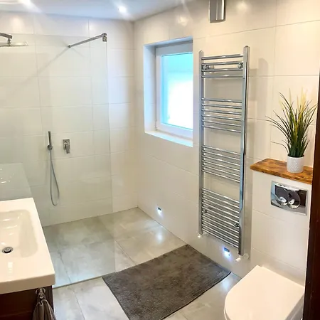 Chalet Spacious For & Summer Adventures